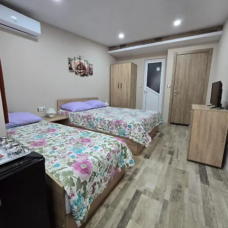 Fema Guest house *
