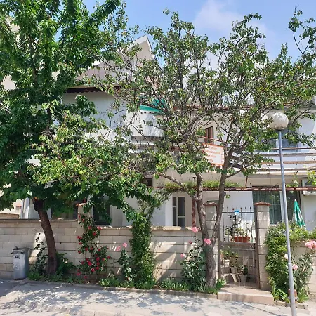 Fema Guest house *